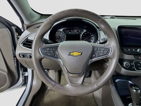 Used 2018 Chevrolet Malibu LT image 11