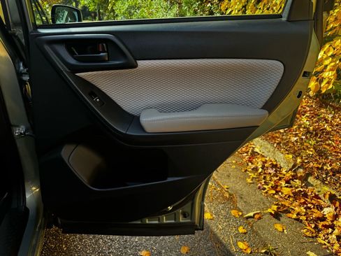 Used 2017 Subaru Forester 2.5i Premium w/ All-Weather Package image 12