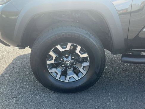 Used 2022 Toyota Tacoma TRD Off-Road w/ TRD Premium Off Road Package AWD/4WD image 12