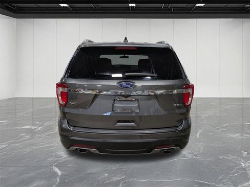 Used 2018 Ford Explorer XLT image 4