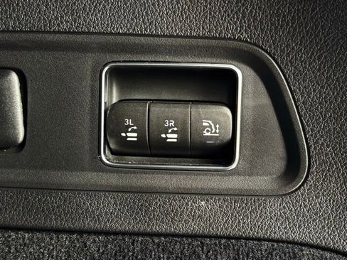 Used 2025 Mercedes-Benz GLS 580 4MATIC image 35