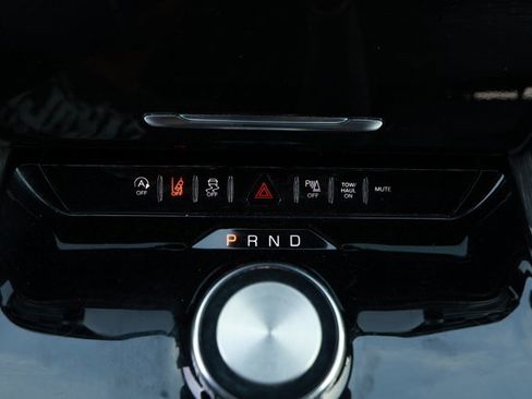 Used 2024 Jeep Wagoneer L Series II RWD image 19
