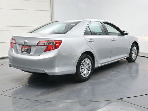 Used 2014 Toyota Camry LE FWD image 23