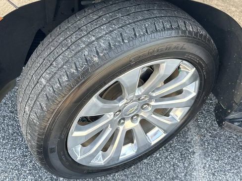 Used 2021 Chevrolet Tahoe Premier w/ Premium Package image 22