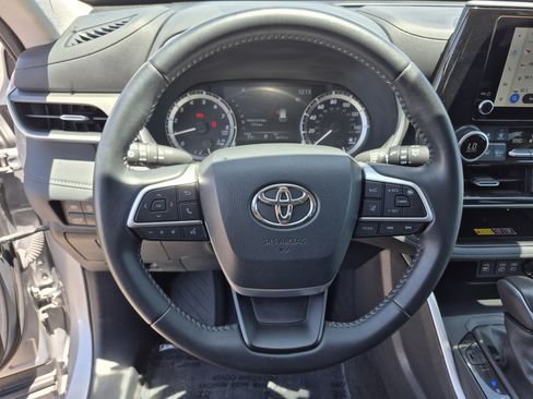 Certified 2025 Toyota Highlander XLE AWD/4WD image 9