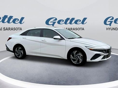 Certified 2025 Hyundai Elantra SEL image 10