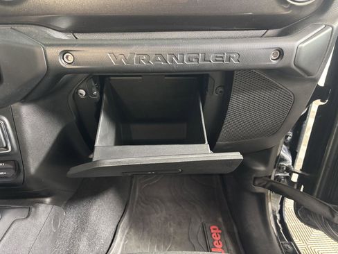 Used 2019 Jeep Wrangler Unlimited Sport AWD/4WD image 25