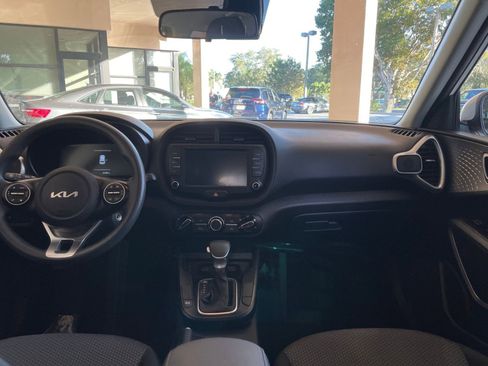 Used 2025 Kia Soul LX w/ LX Technology Package FWD image 28