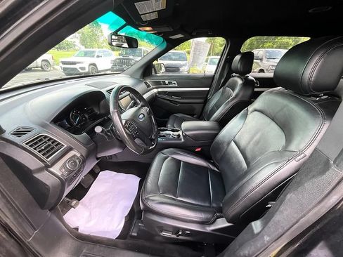 Used 2016 Ford Explorer XLT w/ Equipment Group 202A AWD/4WD image 16