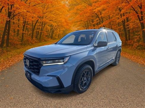Certified 2025 Honda Pilot Sport image 3