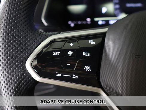 Used 2022 Volkswagen Tiguan SE R-Line image 4