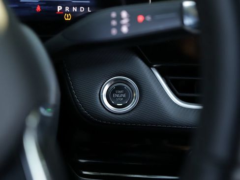 Used 2025 Chevrolet Equinox LT FWD image 19