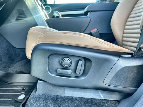 Certified 2025 Land Rover Discovery Dynamic SE image 21