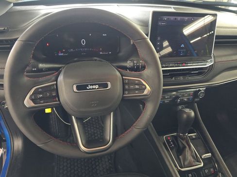 Used 2025 Jeep Compass Trailhawk w/ Trailhawk Elite Group image 7