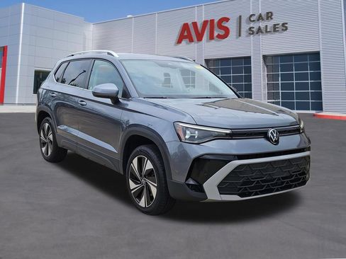 Used 2025 Volkswagen Taos SE AWD/4WD image 9