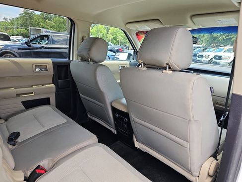 Used 2018 Ford Flex SE FWD image 11