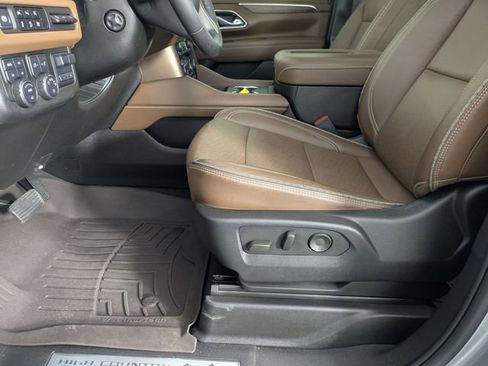 Used 2024 Chevrolet Suburban High Country AWD/4WD image 12