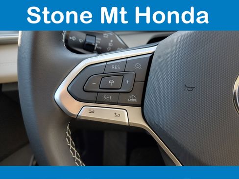 Used 2025 Volkswagen Tiguan SE image 24