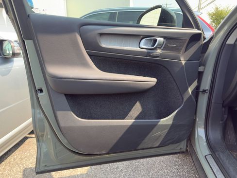 Certified 2023 Volvo XC40 B5 Plus w/ Driver Assist Package image 16