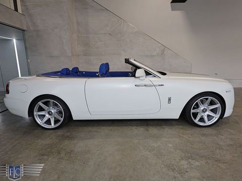 Used 2020 Rolls-Royce Dawn image 3