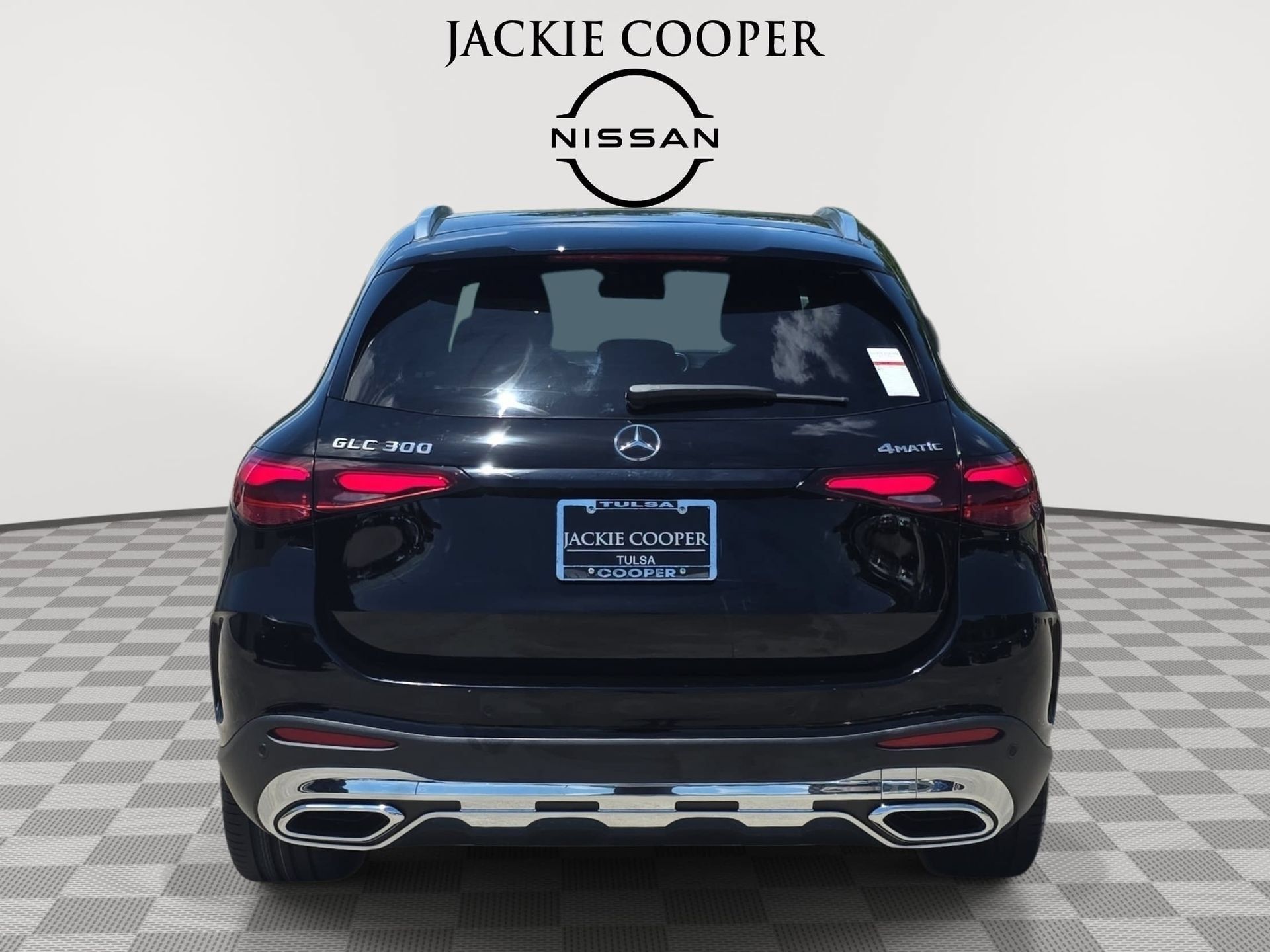 Used 2025 Mercedes-Benz GLC 300 4MATIC image 6