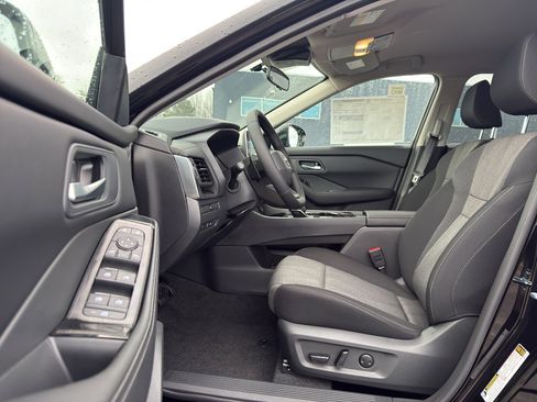 New 2026 Nissan Rogue SV AWD/4WD image 10
