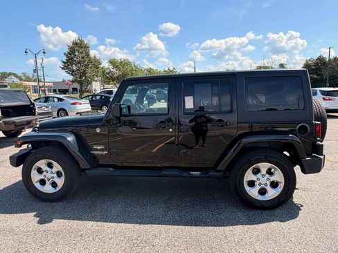 Used 2014 Jeep Wrangler Unlimited Sahara w/ Dual Top Group AWD/4WD image 3