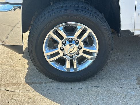 Used 2016 Chevrolet Silverado 2500 LT AWD/4WD image 6