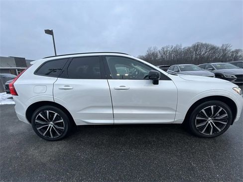 Used 2024 Volvo XC60 B5 Plus w/ Protection Package Premier image 2