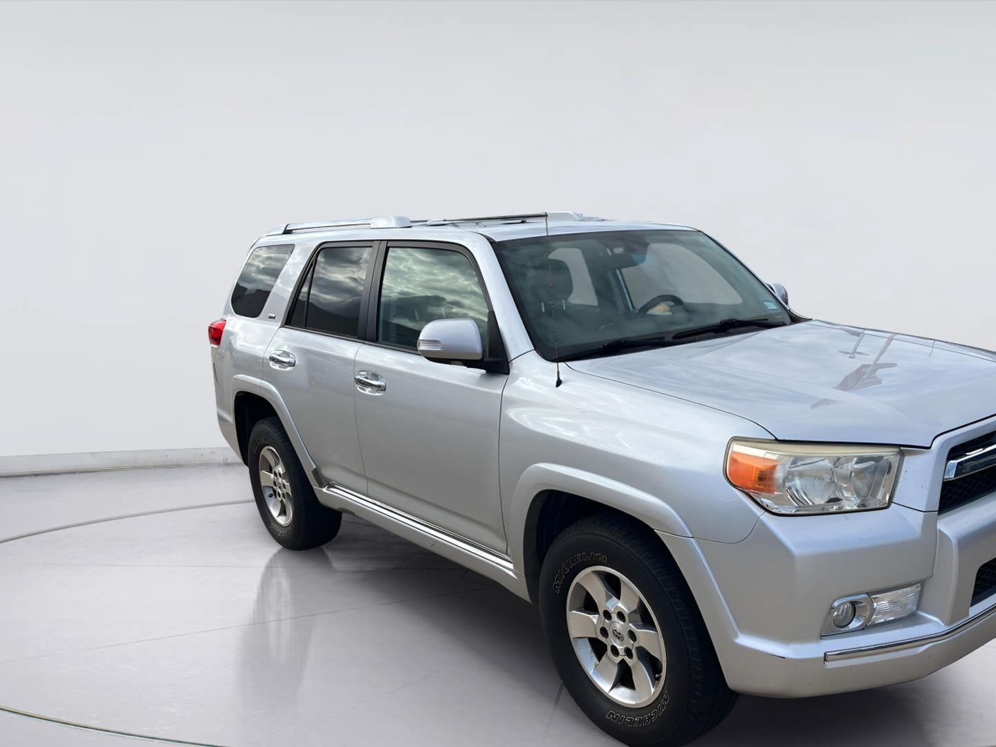 Used 2011 Toyota 4Runner SR5 w/ Premium Pkg w/Leather RWD image 2