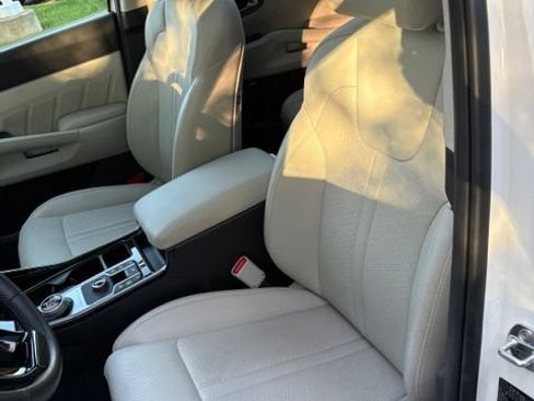 Used 2022 Kia Sorento SX Prestige w/ Panoramic Sunroof Package AWD/4WD image 12