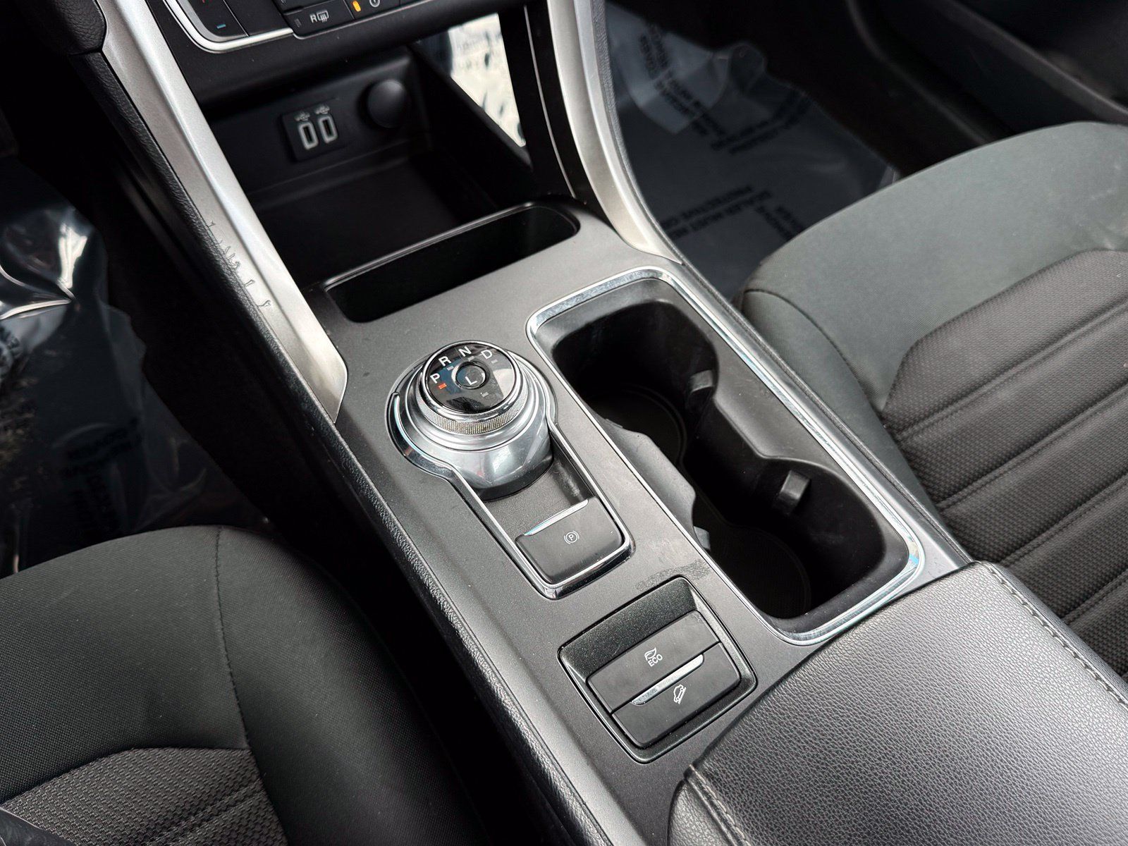 Used 2020 Ford Fusion SE FWD image 34