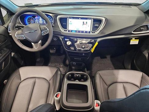 New 2026 Chrysler Voyager LX image 12