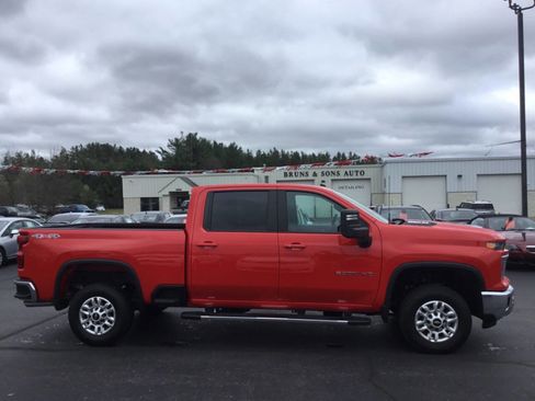 Used 2025 Chevrolet Silverado 2500 LT w/ Convenience Package AWD/4WD image 6