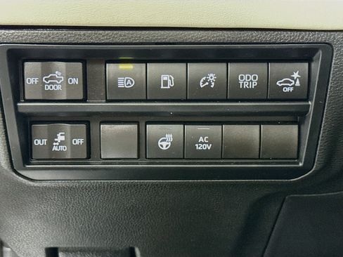 Certified 2023 Toyota Tundra Capstone AWD/4WD image 10