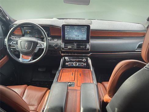 Used 2019 Lincoln Navigator Reserve image 14