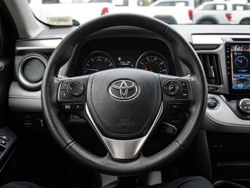 Used 2018 Toyota RAV4 XLE image 18