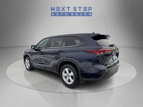 Used 2024 Toyota Highlander LE image 5