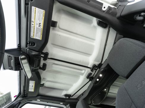 Used 2024 Jeep Wrangler Sahara image 21