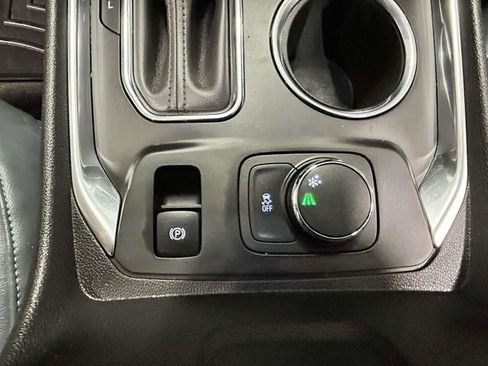 Used 2019 Chevrolet Traverse LT w/ LT Premium Package FWD image 17