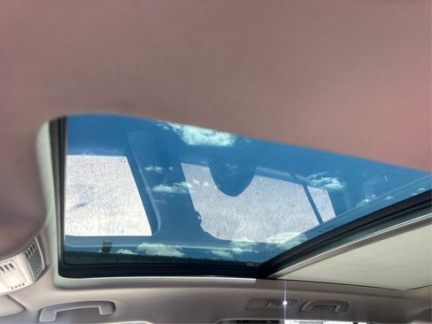 Used 2019 Volkswagen Tiguan SE w/ Panoramic Sunroof Package AWD/4WD image 29