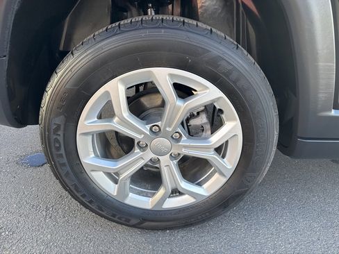 Certified 2025 Jeep Compass Latitude w/ Convenience Group image 10