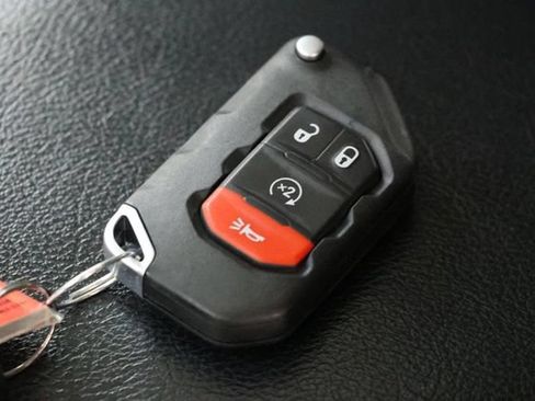 Used 2024 Jeep Wrangler Unlimited AWD/4WD image 37