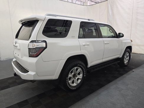 Used 2016 Toyota 4Runner SR5 AWD/4WD image 4