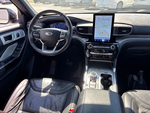Used 2023 Ford Explorer Platinum w/ Technology Package AWD/4WD image 29