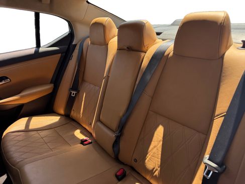 Used 2020 Nissan Sentra SV w/ SV Premium Package FWD image 13