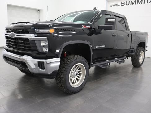 Used 2024 Chevrolet Silverado 2500 LT AWD/4WD image 7