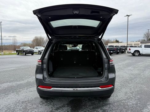Used 2024 Jeep Grand Cherokee Limited w/ Luxury Tech Group II image 34