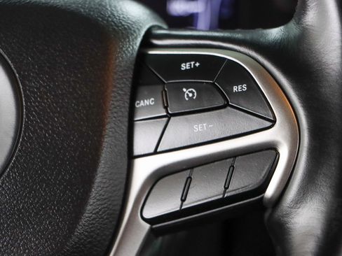 Used 2020 Jeep Grand Cherokee Altitude image 14