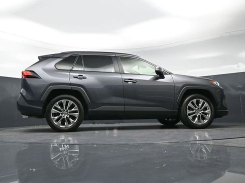 Used 2020 Toyota RAV4 XLE Premium image 34